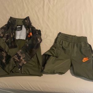 Nike Toddler sweater and sweatpants. Army green.